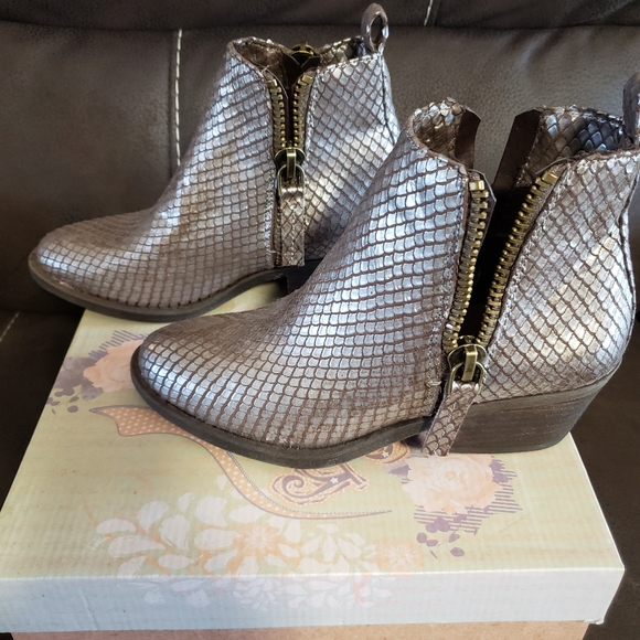 Very G Boots/Booties - Picture 3 of 6